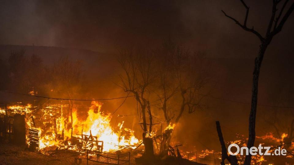 Durch den Brand im Lager Moria, das eigentlich nur auf 2800 Bewohner ausgelegt war, sind auf einen Schlag mehr als 12 000 Migranten auf Lesbos ohne Bleibe. Bild: Socrates Baltagiannis