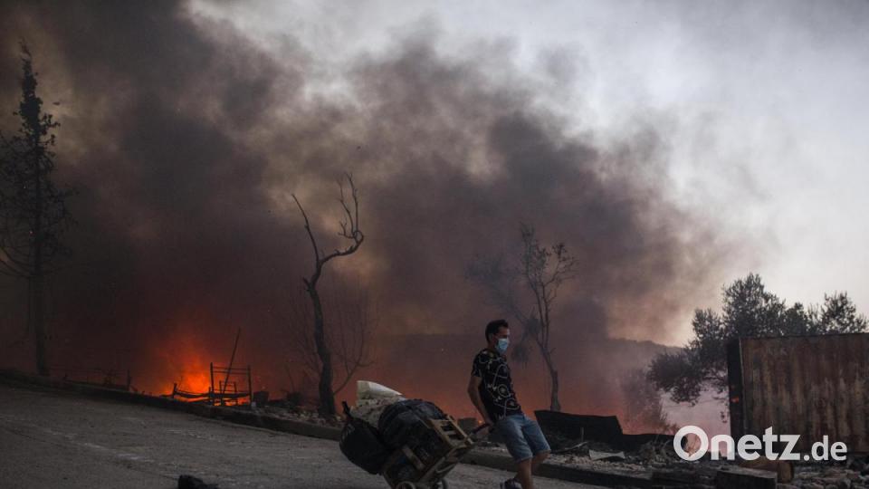 Durch den Brand im Lager Moria, das eigentlich nur auf 2800 Bewohner ausgelegt war, sind auf einen Schlag mehr als 12 000 Migranten auf Lesbos ohne Bleibe. Bild: Socrates Baltagiannis