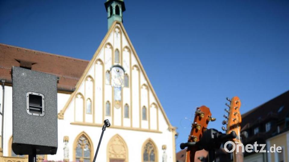 Livemusik auf dem Marktplatz in Amberg. Bild: Andreas Brückmann
