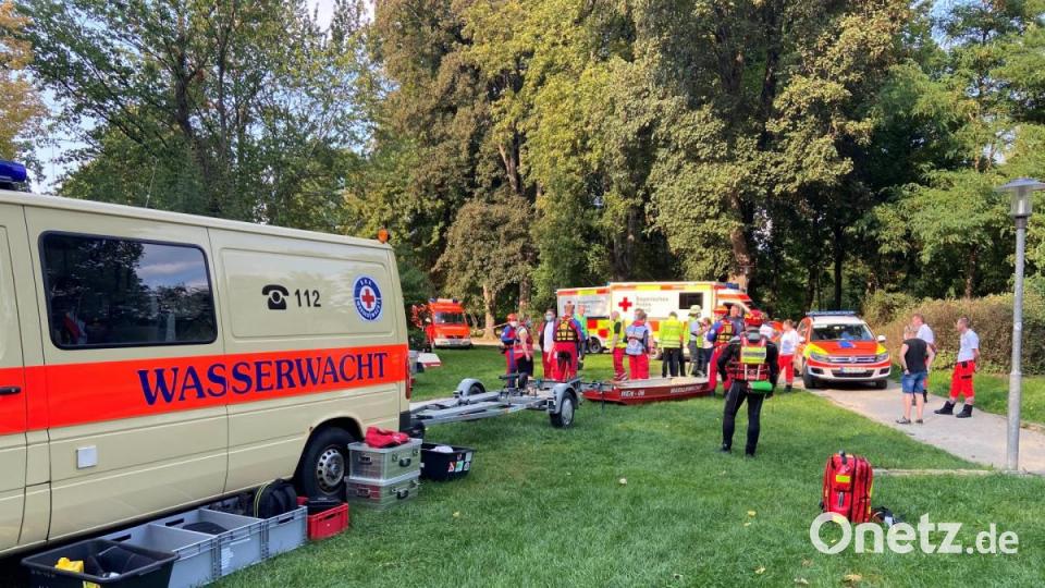 Wasserwacht, Feuerwehr und Polizei waren bei der Vermisstensuche im Einsatz. Bild: Gustl Beer