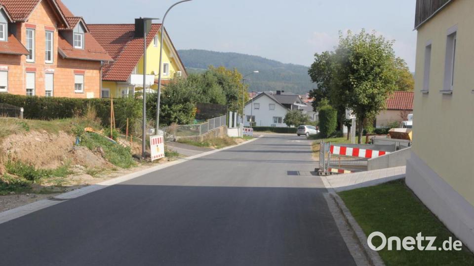 Bei der Dorfstraße in Rottendorf gibt es noch Klärungsbedarf bei den Hofeinfahrten. Bild: ral