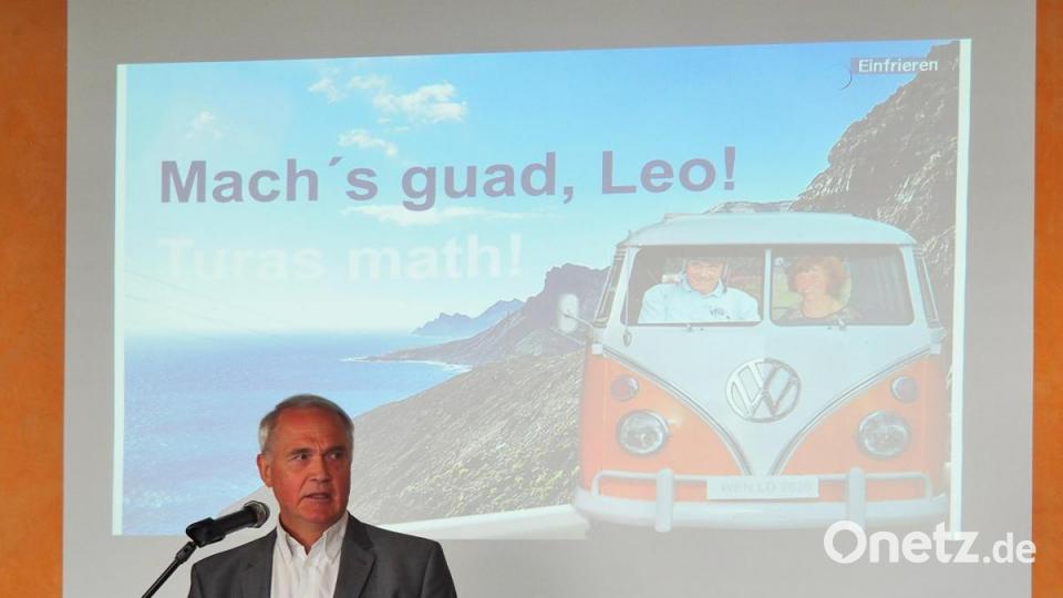 Die Abschiedsrede fällt Leonhard Dietrich sehr schwer. Bild: Bühner