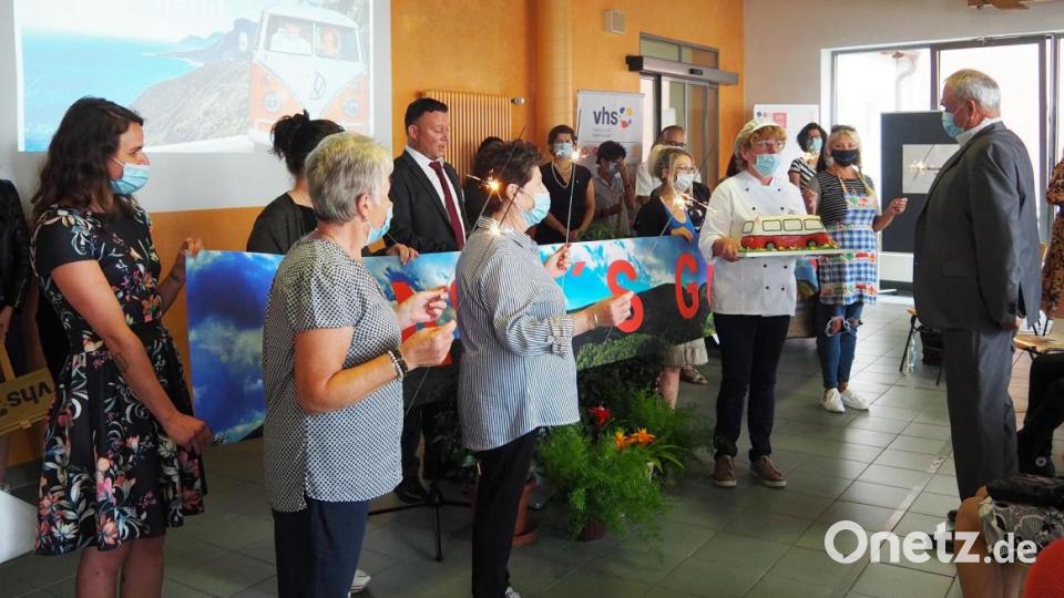 Abschiedstorte in "Bulli-Form" für Leonhard Dietrich. Bild: Bühner