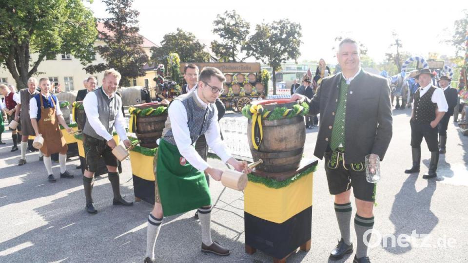 Die sechs Münchner Brauereien zapfen gemeinsam an. Bild: Felix Hörhager für Paulaner/dpa