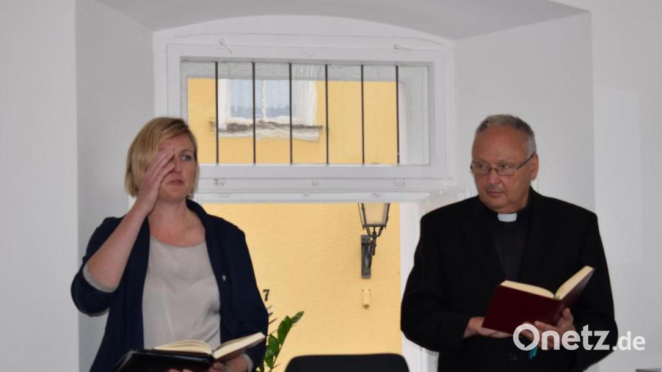 Einweihung der neuen Geschäftsstelle von &quot;Leben Plus&quot; in Tirschenreuth. Bild: szl