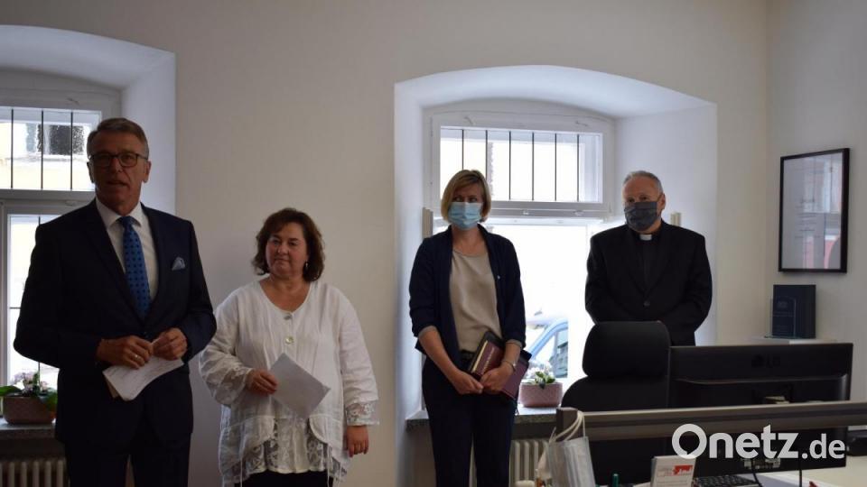 Einweihung der neuen Geschäftsstelle von &quot;Leben Plus&quot; in Tirschenreuth. Bild: szl