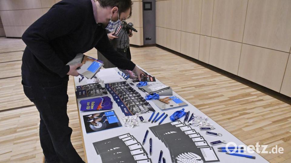 Ein Infotisch am Rande der AfD-Veranstaltung. Bild: Petra Hartl