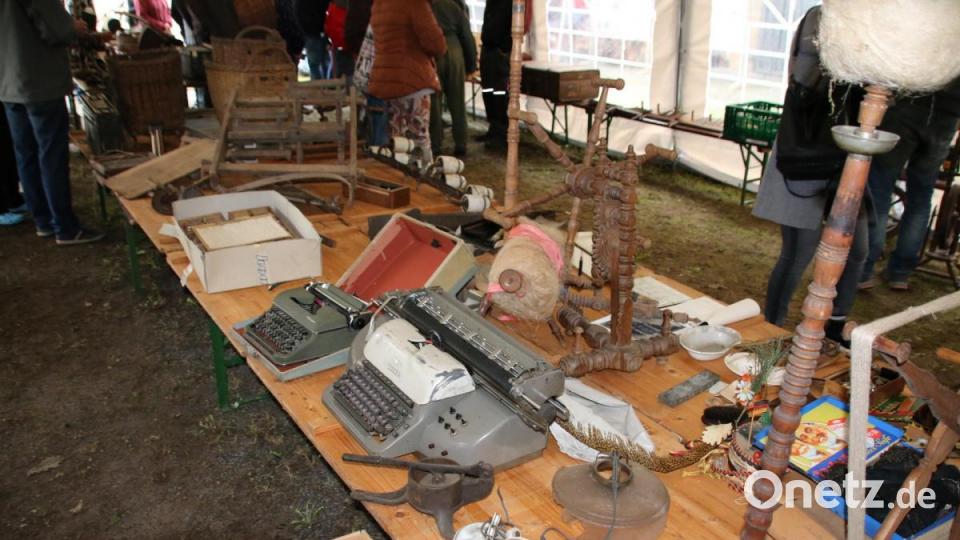 Viele historische Exponate wurden angeboten. Diese sind mehrfach vorhanden oder passen nicht mehr zum Konzept des Heimatvereins. Bild: sne