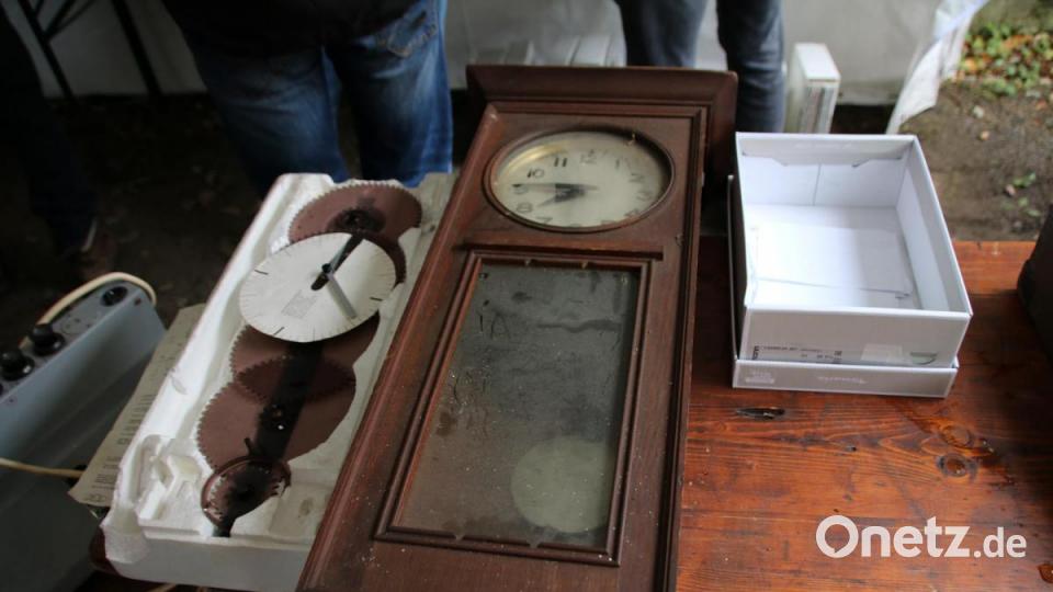 Viele historische Exponate wurden angeboten. Diese sind mehrfach vorhanden oder passen nicht mehr zum Konzept des Heimatvereins. Bild: sne