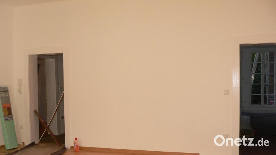 Wo einst alle möglichen Lebensmittel zu kaufen waren, ist jetzt Wohnraum entstanden. Die Schaufenster wurden dabei nachgebaut und somit erhalten. Bild: mh