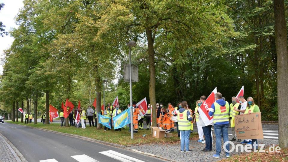 Rund 50 Personen nahmen an der &quot;aktiven Mittagspause&quot; von Verdi teil. Bild: lue