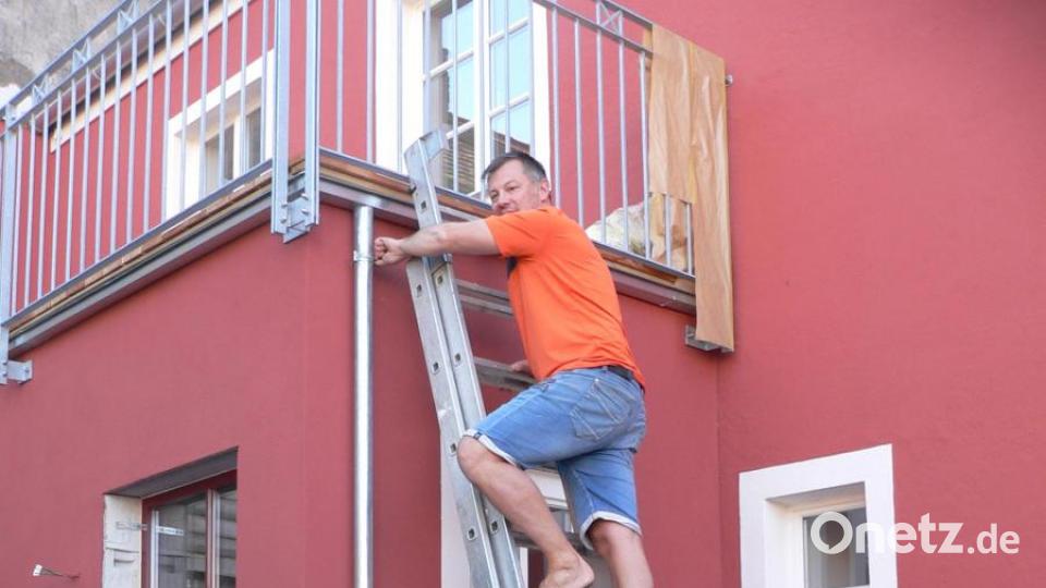 Unzählige Stunden Eigenarbeit haben Georg Kick (links) und Sohn Tobias geleistet. Bild: mh