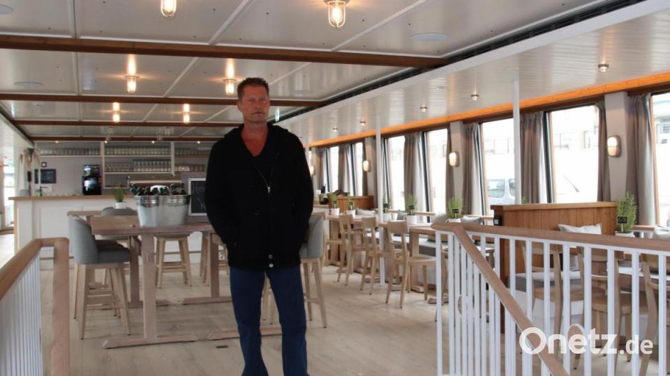 Til Schweiger auf dem &quot;Barefoot Boat by Til Schweiger&quot;. Bild: Urte Scheubeck