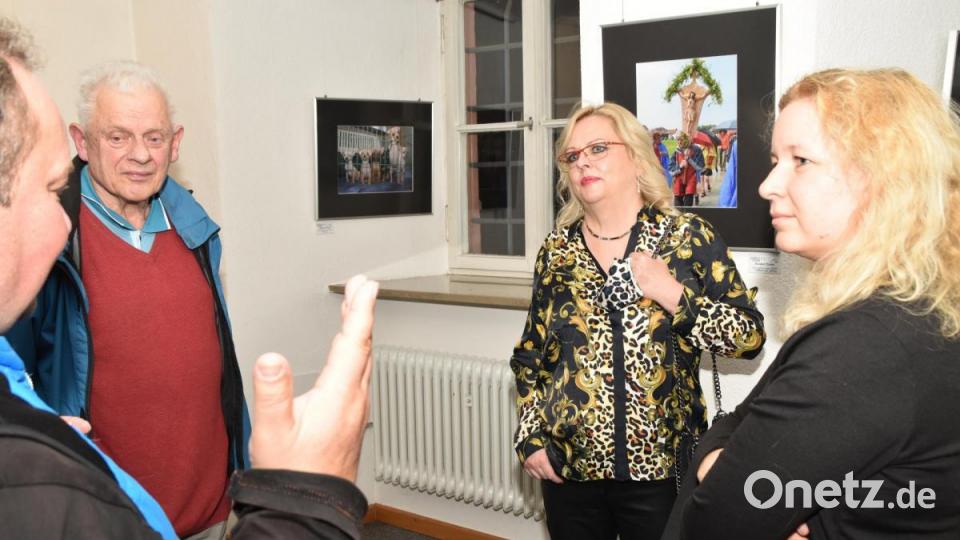 Stadträtin Dagmar Nachtigall, selbst eine engagierte Fotografin, im Gespräch mit den &quot;Freien Fotografen&quot;. Bild: hcz