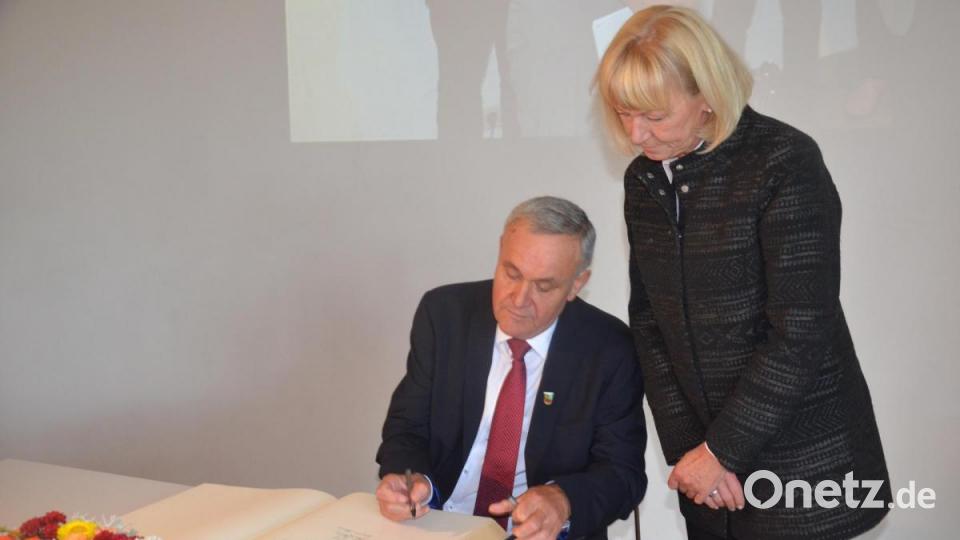 Eintrag ins Goldene Buch der Stadt Weiden. Bild: Kunz