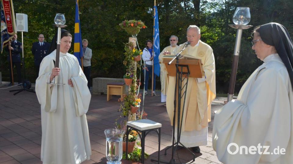 Regionaldekan Georg Flierl trug das Evangelium vor. Bild: jr