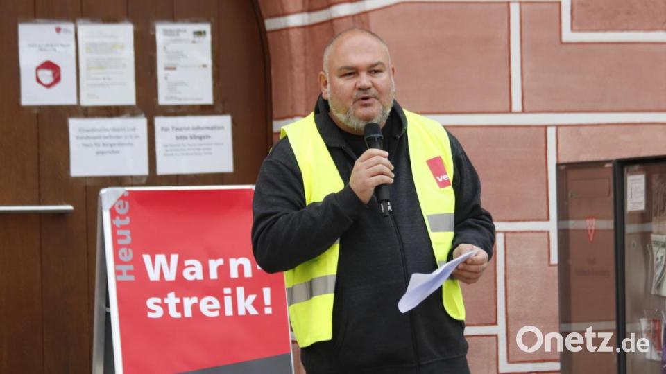 Stefan Christau überbrachte solidarische Grüße aus dem St.-Anna-Krankenhaus in Sulzbach und der St.-Johannes-Klinik in Auerbach. Bild: mfh