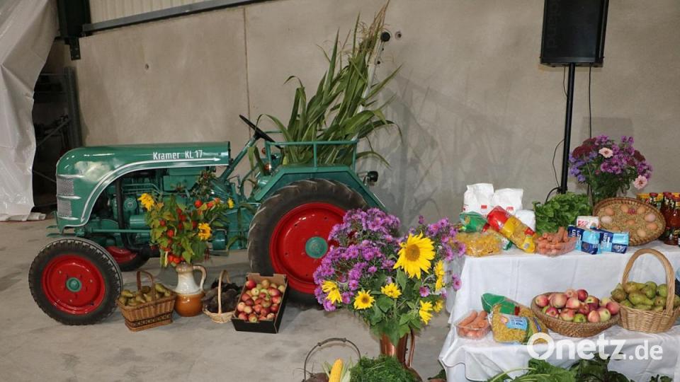 Die Maschinenhalle der Familie Winter in Wegscheid bot den evangelischen Gemeinden St. Stephanus/Edelsfeld und St. Laurentius/Kürmreuth viel Platz. Bild: gru