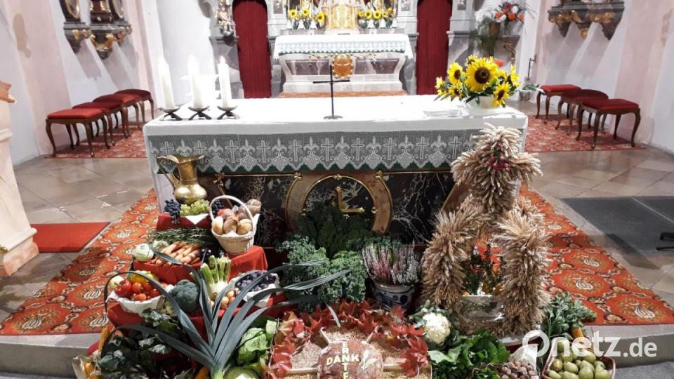 Den Erntedankaltar in der Pfarrkirche St. Georg in Hausen hat der KFB gestaltet. Bild: KFB Hausen