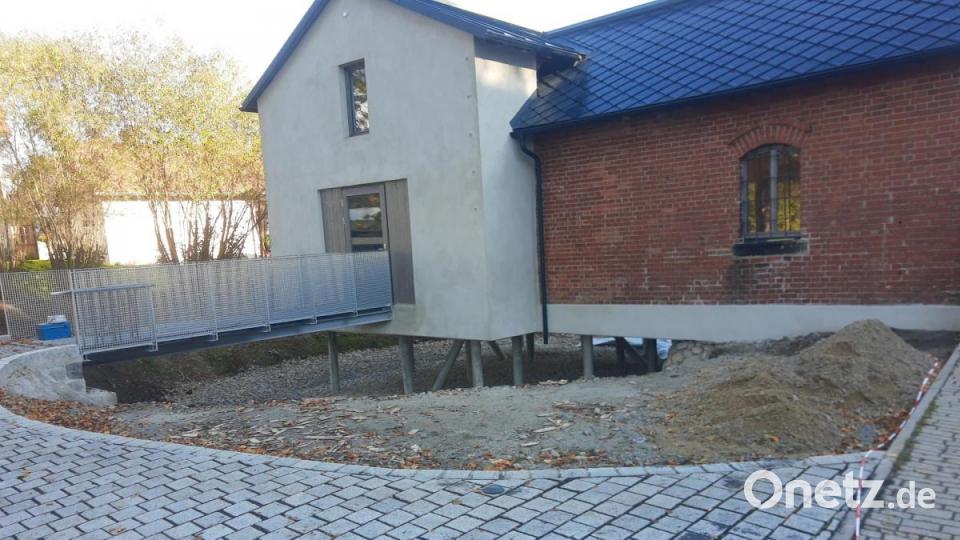 So präsentierte sich das Schlachthaus in den vergangenen Tagen. Noch wird fleißig an den Außenanlagen gearbeitet, damit es sich bei der Eröffnung von seiner besten Seite zeigt. Bild: ld