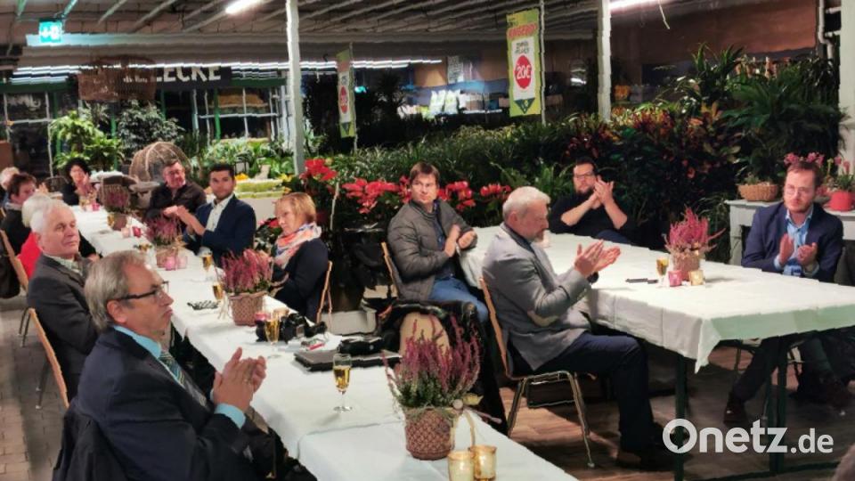 Die Stadträte der aktuellen Wahlperiode applaudierten bei den Laudationen. Bild: Portner