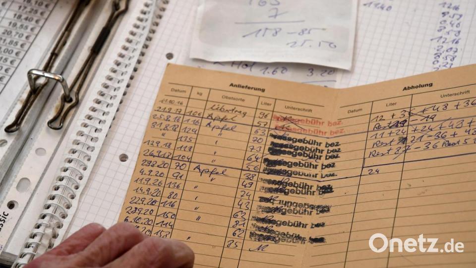 Die Saftguthaben werden in einem Büchlein notiert. Bild: Petra Hartl
