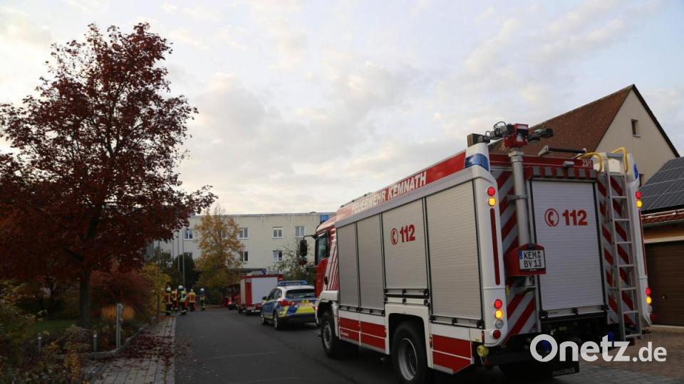 Mit mehreren Einsatzfahrzeugen waren die Floriansjünger vorgefahren. Bild: rw