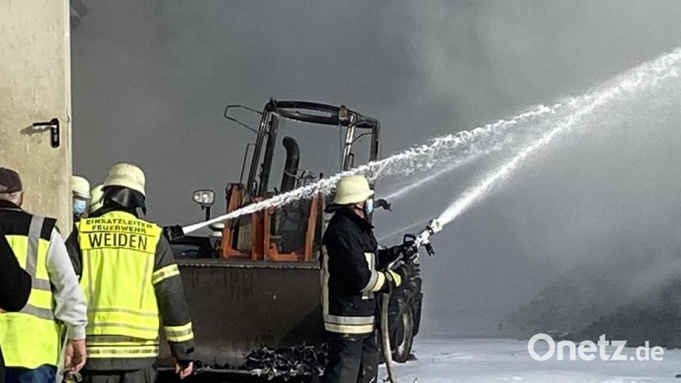 Feuer im Industriegebiet Bild: Gustl Beer