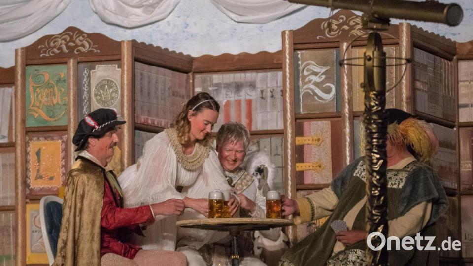 Premiere Brandner Kaspar Freudenberger Bauernbühne 2018
Im Brandner Kaspar ist der Himmel Barock. &quot;Und ohne Preissn- sonst wär es ja kein Paradies nicht&quot; Bild: chl