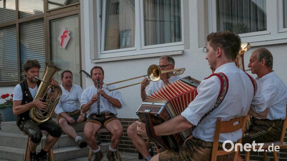 Premiere Brandner Kaspar Freudenberger Bauernbühne 2018
Eine zünftige Musik gehört in Freudenberg einfach dazu Bild: chl