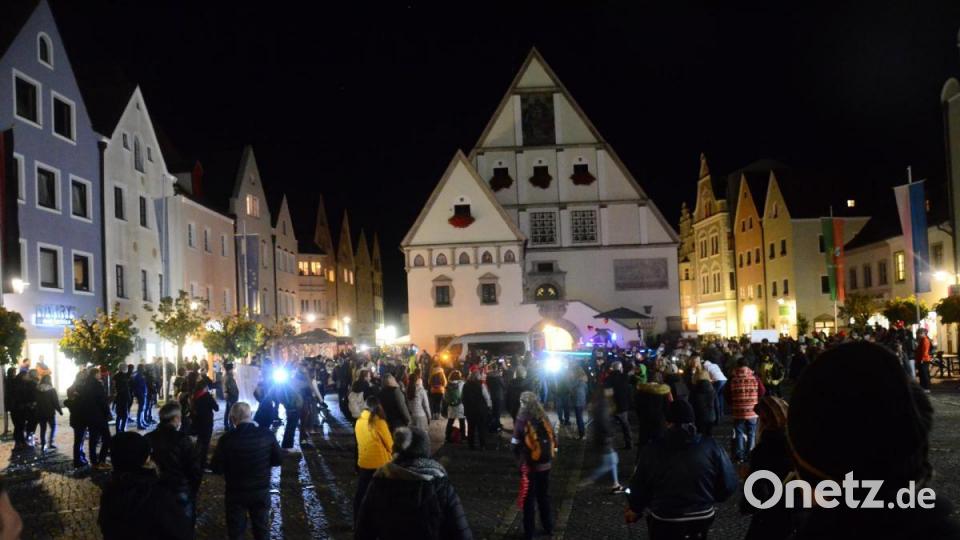 Abschlusskundgebung vor dem Alten Rathaus. Bild: Kunz