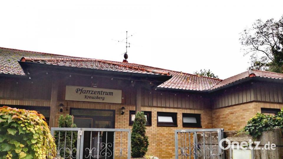 Das Pfarrzentrum Kreuzberg liegt neben Kloster und Kirche und soll von der Pfarrei verkauft werden. Die dann für die pfarreiliche Arbeit fehlenden Räume sollen im Kloster geschaffen werden. Dazu muss unter anderem die große Klosterbibliothek ausgelagert werden. Bild: Thomas Dobler