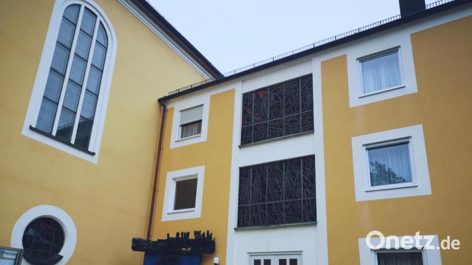 im Kloster auf dem Kreuzberg leben drei indische Patres des Ordens des Teresianischen Karmel (OCD). Sie haben Kloster, Kirche, Pfarrei und Wallfahrt im Jahr 2009 übernommen, nachdem die &quot;Unbeschuhten Karmeliter&quot; der deutschen Ordensprovinz den Kreuzberg verlassen mussten, weil Nachwuchs fehlte. Bild: Thomas Dobler