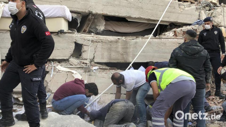 Ein starkes Erdbeben in der Ägäis hat in der Westtürkei und auf den griechischen Inseln am Freitag für große Zerstörung gesorgt. Mehrere Menschen starben; es kam zu Tsunamis. Bild: Ismail Gokmen