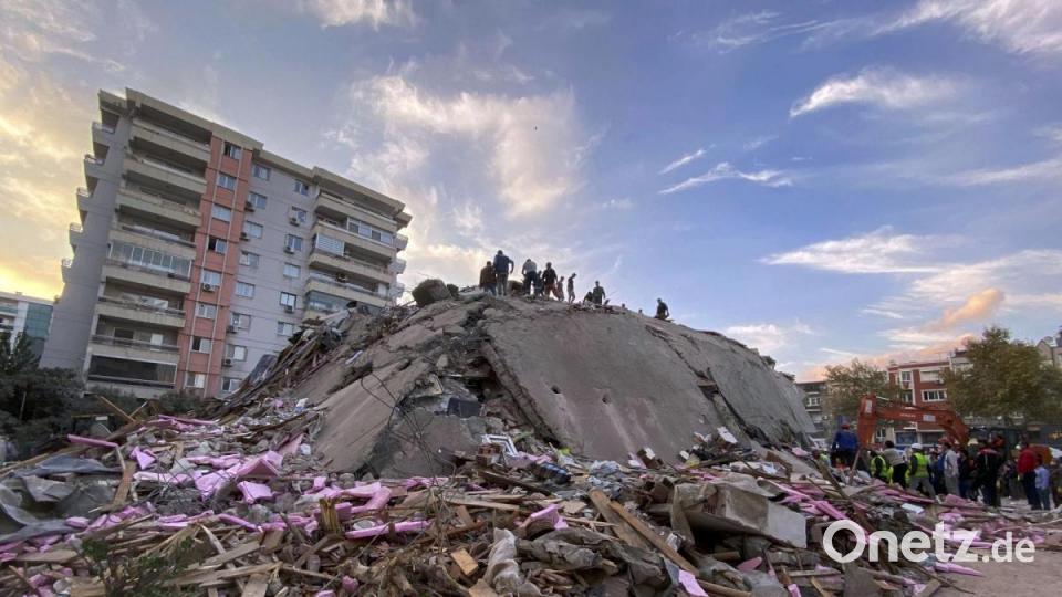 Ein starkes Erdbeben in der Ägäis hat in der Westtürkei und auf den griechischen Inseln am Freitag für große Zerstörung gesorgt. Mehrere Menschen starben; es kam zu Tsunamis. Bild: Ismail Gokmen