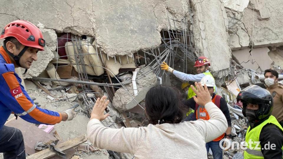 Ein starkes Erdbeben in der Ägäis hat in der Westtürkei und auf den griechischen Inseln am Freitag für große Zerstörung gesorgt. Mehrere Menschen starben; es kam zu Tsunamis. Bild: Ismail Gokmen