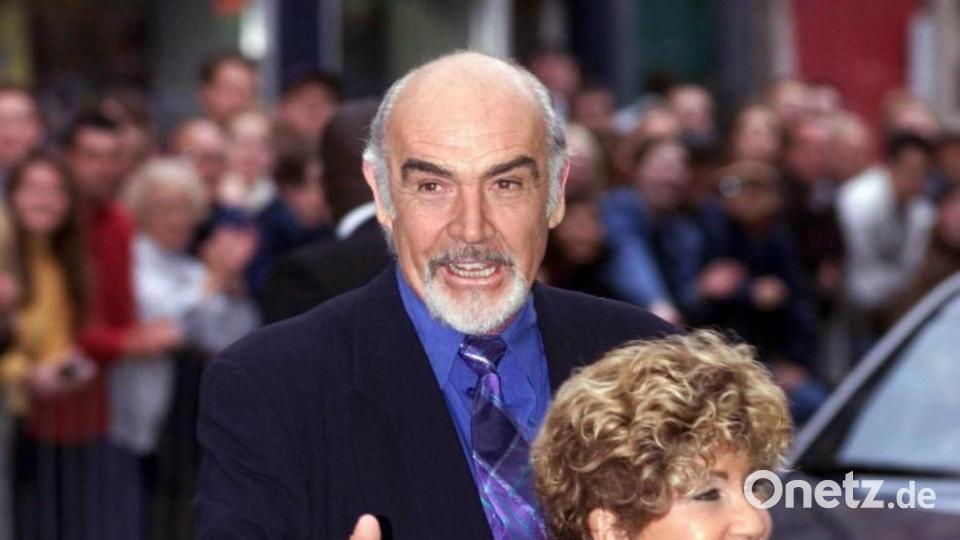 Sean Connery, britischer Schauspieler, und seine Frau Micheline kommen zu einer Filmpremiere. Bild: -/PA/epa/dpa