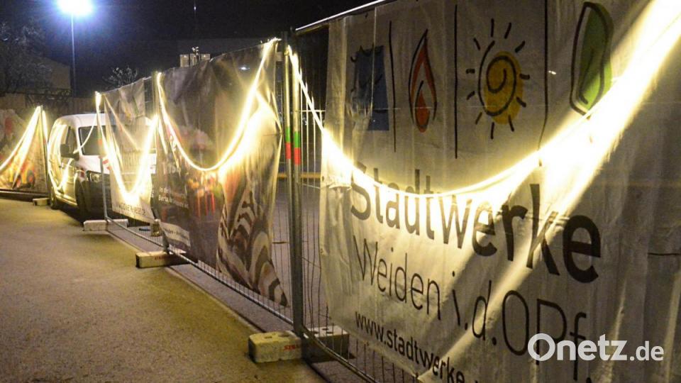 Der Weg zu den Stadtwerken war ausgeleuchtet. Bild: Kunz