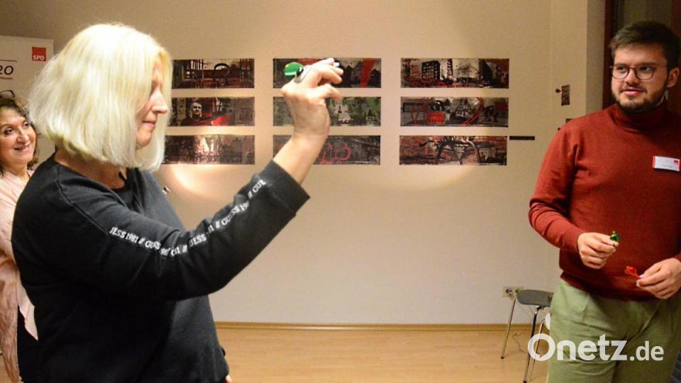Bei der SPD treffen die Besucher ins &quot;Schwarze&quot;. Bild: Kunz