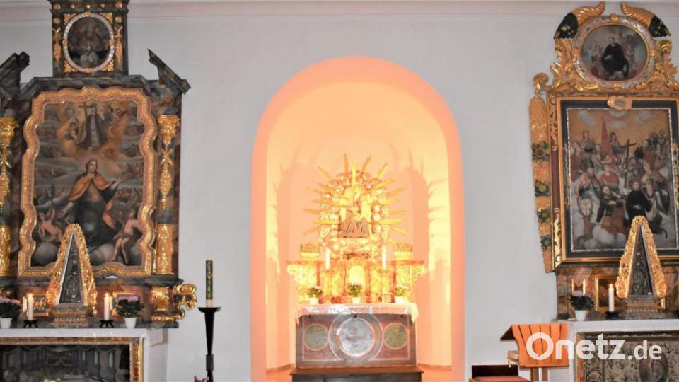 Die drei Altäre der Friedhofskirche St. Ursula. Bild: rgr