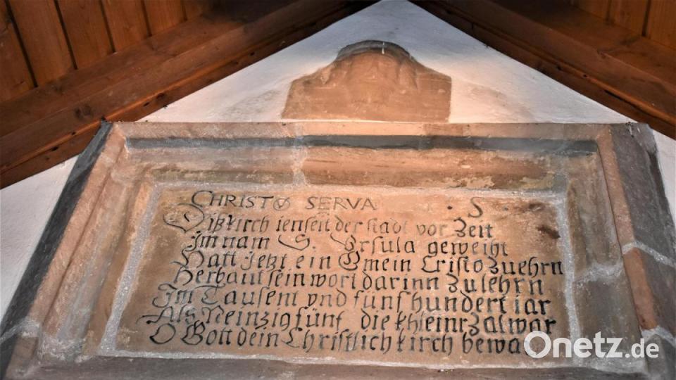 Der älteste Kultgegenstand Grafenwöhrs ist das Christushaupt über der Bauinschrift der Friedhofskirche. Bild: rgr