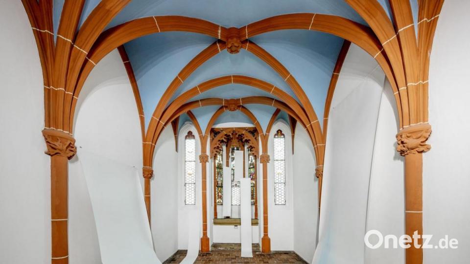 Ein Kunstwerk von Erika Wakayama, die als Künstlerin der Metropolregion ausgezeichnet wurde, ziert die Kapelle des Luftmuseums. Bild: Marcus Rebmann/exb