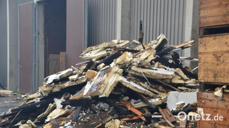 Isoliermaterial von der Halle wird separat gesammelt. Bild: dob