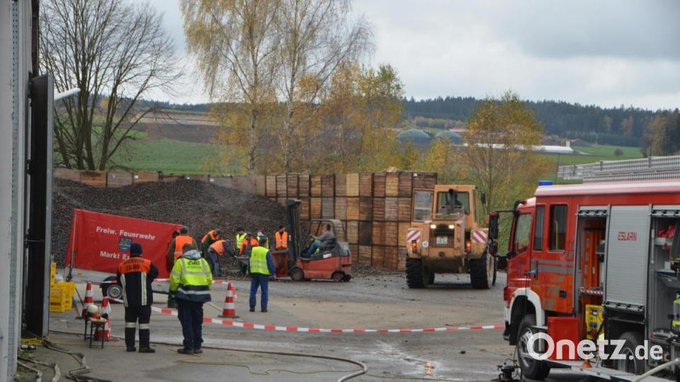 Viele Helfer sind neben der Feuerwehr Eslarn im Einsatz. Bild: dob