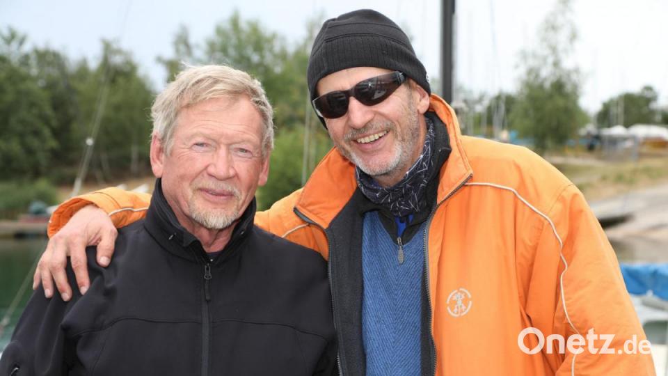 Müde aber glücklich nach 24 Stunden auf dem Wasser: Sergej Ilinov (links) und Oliver Perzl. Bild: Gerhard Götz