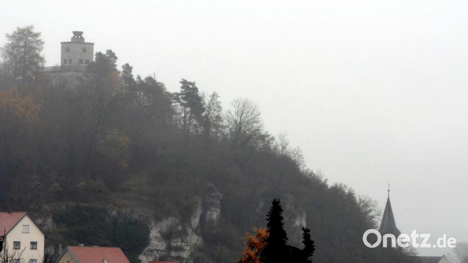 Das Kriegerdenkmal in Rosenberg befindet sich auf dem Rosenberger Schlossberg. Es wurde von Philipp Kittler und Hans Heckmann 1925 bis 1929 für die Gefallenen des Ersten Weltkriegs in den streng-reduzierten Formen des Heimatstils errichtet. Bild: Stephan Huber