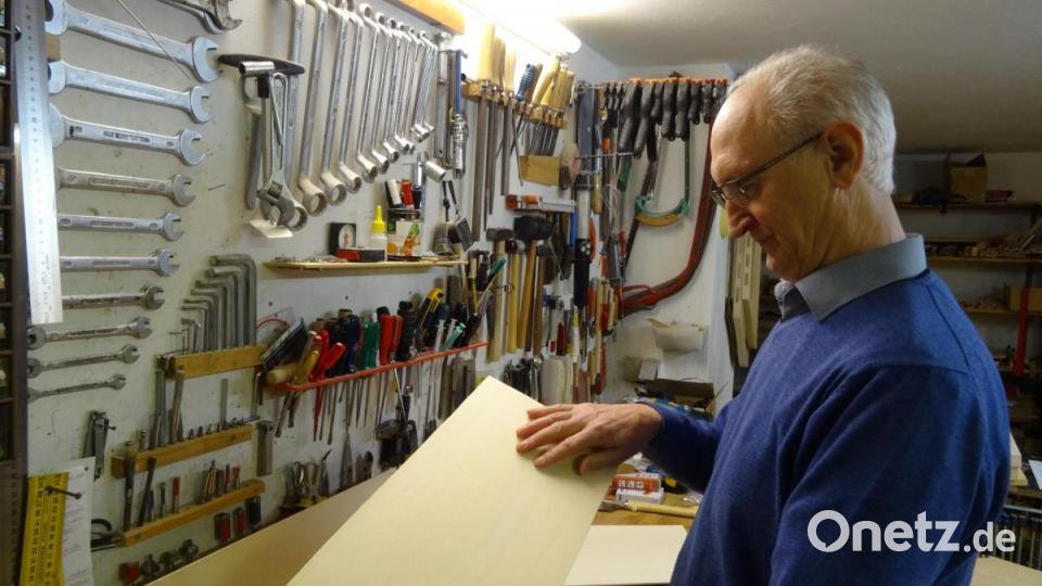 Alles, was ein Instrumentenbauer braucht, befindet sich in Josef Lubers Werkstatt. Bild: hka