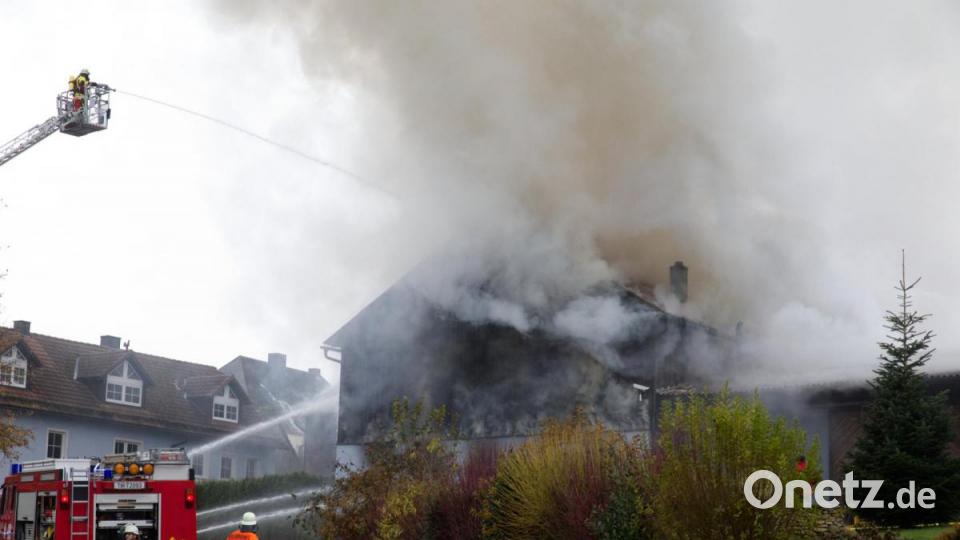 In Erbendorf hat eine landwirtschaftliche Halle gebrannt. Bild: njn