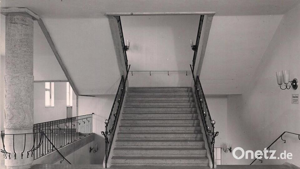 Bis heute blieb der Treppenaufgang unverändert. Noch vor einigen Jahrzehnten wurden im Untergeschoss die Buben, ein Stockwerk höher die Mädchen unterrichtet. Bild: Archiv Werner Robl/wro