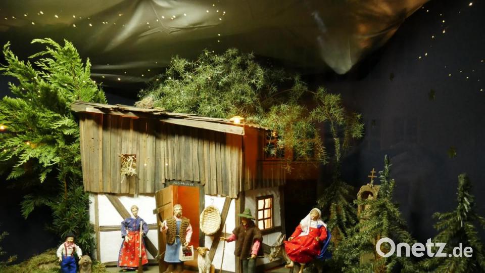 Krippendarstellung &quot;Herbergssuche&quot; mit Figuren der Schnitzerei &quot;Georg Lang selig Erben&quot; aus Oberammergau, aufgebaut und gestaltet von Andreas Grillmeier. Bild: hmr